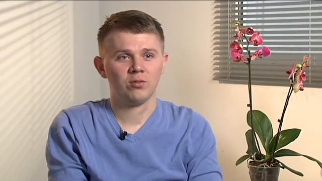 Навіть інвалідна коляска не завадила справжньому коханню смотреть онлайн