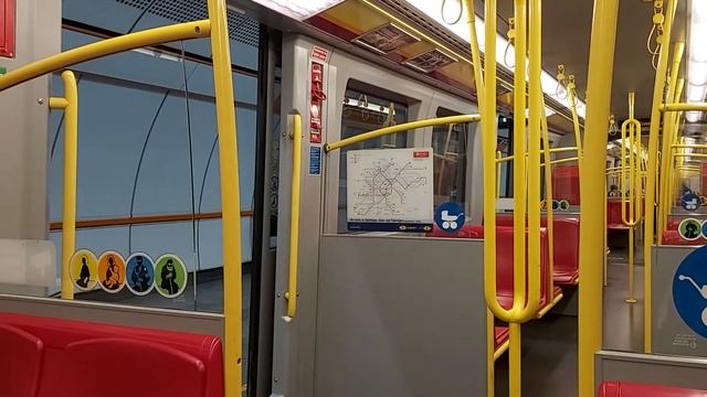 Австрийское метро в период карантина-пассажиров никого, двери автоматом открываются и закрываются. смотреть онлайн