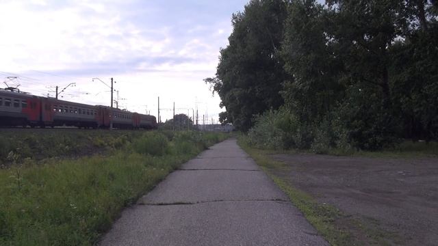 Электропоезд ЭД4М в Новокузнецке. Июль 2023 смотреть онлайн