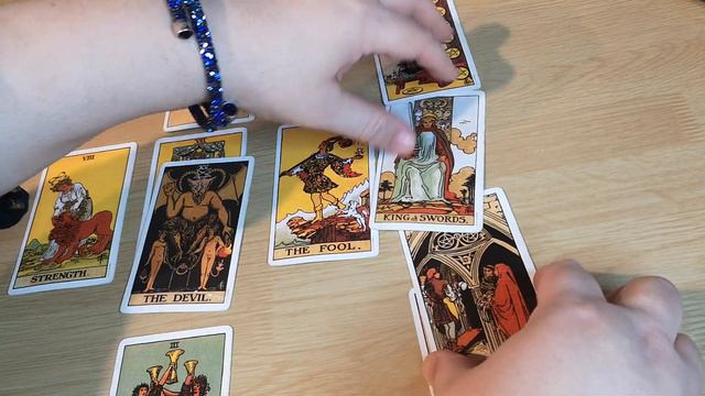 "Another look" How does Prince Harry feel about his wife? Tarot Card Prediction 01/10/22 смотреть онлайн
