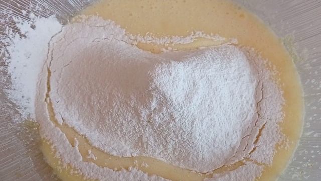 Бисквитный пирог с черникой. Просто и вкусно! смотреть онлайн