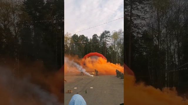 Ждут военную технику с Красной площади. смотреть онлайн