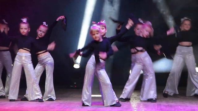 Современная хореография / Номер "На лабутенах" (детская версия) смотреть онлайн