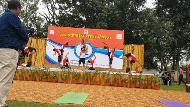 Yoga pyramid on 4th international yoga day смотреть онлайн