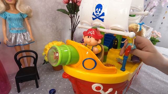 ? Барби корабль пиратов. Дочка Барби на лодке смотреть онлайн
