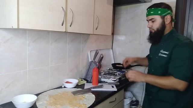 Тако Белл это вкуснее чем шаурма? Is taco bell tastier than Shawarma? смотреть онлайн