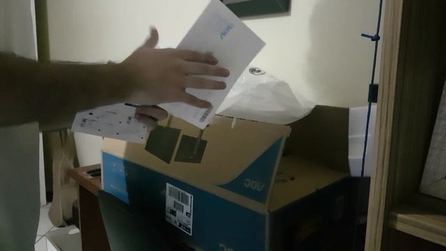 Unboxing e montagem do Monitor AOC 9P1E смотреть онлайн