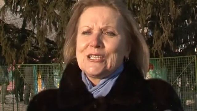 На Красной площади Курска установили новогоднюю ель смотреть онлайн