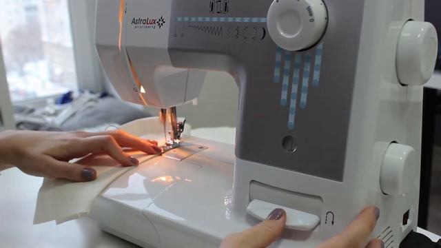 ВИДЕОУРОК от школы Фактура. Как сделать боковой карман в шве смотреть онлайн