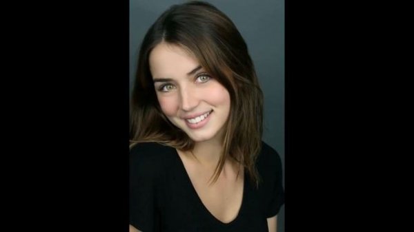 Ana de Armas Photo Gallery