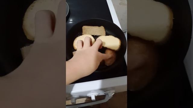 Гренки))))))))! Как говорится, ПЕРВЫЙ БЛИН .........))))))))))))) смотреть онлайн