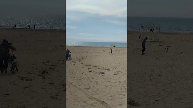 Сильные ветра перемещают тонны песка на тропу для отдыхающих!!! смотреть онлайн