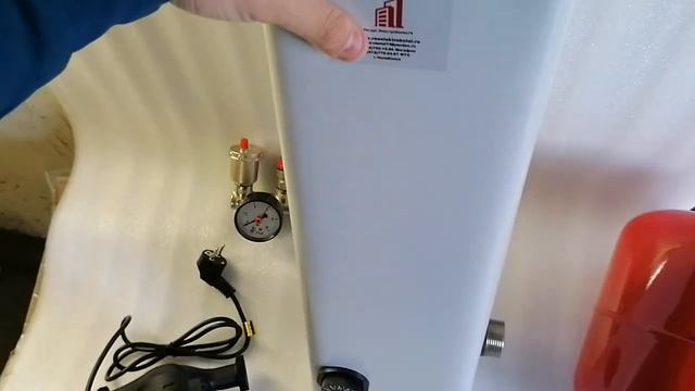 Электрический котел 12 кВт Ресурс ЭВПМ, с баком, насосом циркуляционным и группой безопасности.