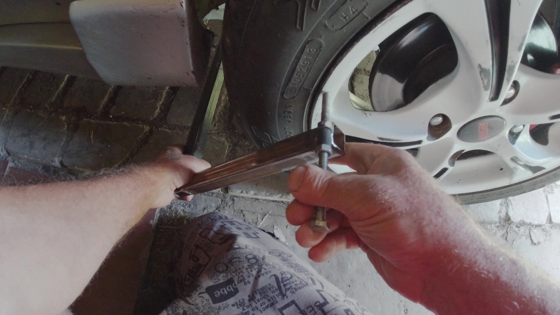 Самодельное приспособление для регулировки схождения колес любого автомобиля смотреть онлайн