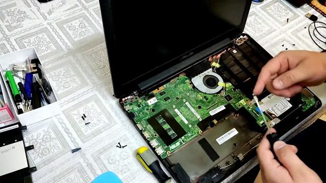 Разбор и чистка ноутбука Asus X555B #ПользаRu#разбор_ноутбука#заменатермопасты#чистка_от_пыли смотреть онлайн
