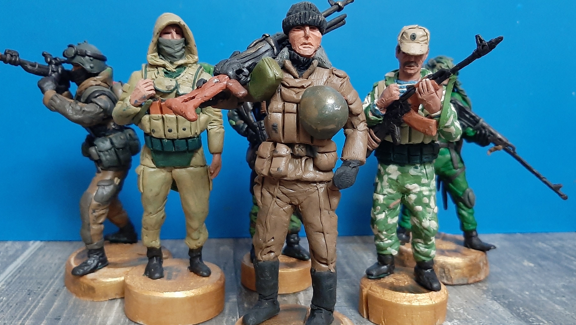 Лепка. Российский солдат времён Первой чеченской войны. Пластилин..mp4