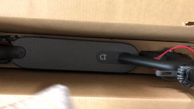 Xiaomi Mi M365 Electric Scooter - Silent Unboxing смотреть онлайн