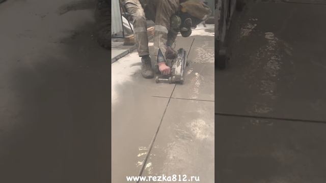 Резка бетона ручной стенорезной машиной CARDI SM-410 TP-400 ГЛУБИНА 160мм смотреть онлайн