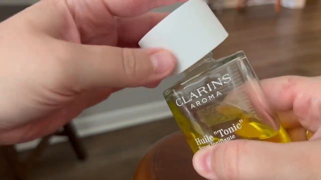 Clarins Tonic Treatment Oil Review: A Luxurious and Nourishing Oil for All Skin Types смотреть онлайн