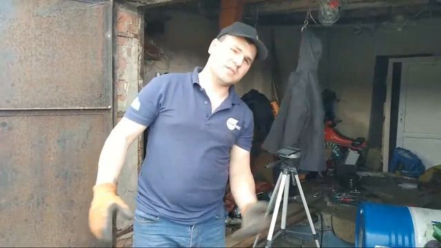 Алена сама Меняет Тормозные Диски С Колодками На Своем Фольксваген СС. Девушка так может? смотреть онлайн