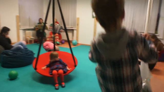 Проект "Я с мамой на концерт" представляет: Дуэт народных инструментов 09 11 14 в Каштане смотреть онлайн