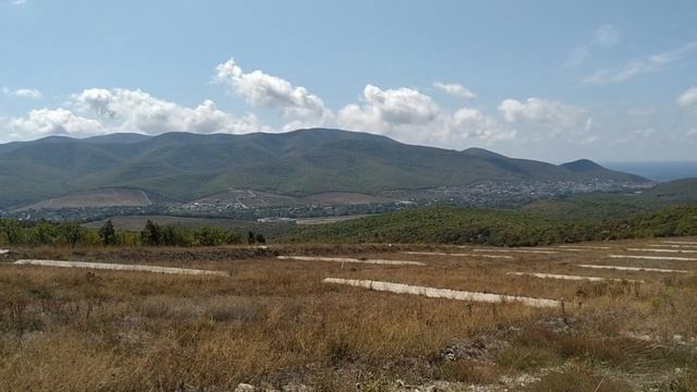 Покорение горы Широкая. Насосная станция Русская. Вид с горы на ЖК Holiday House Сукко. смотреть онлайн