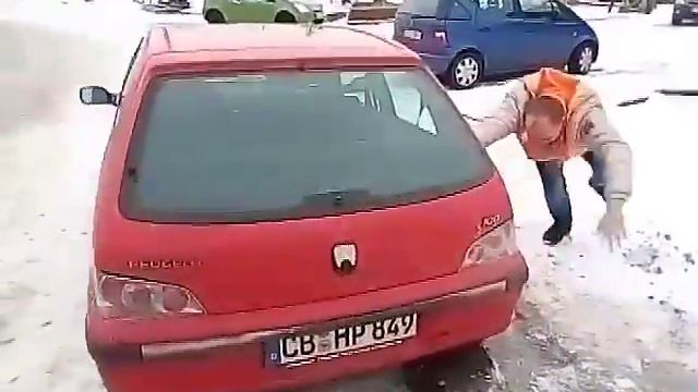 Толкаю машину. смотреть онлайн