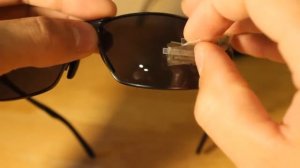 Как снять наклейку с линз очков? How to remove the sticker from eyeglass lens?