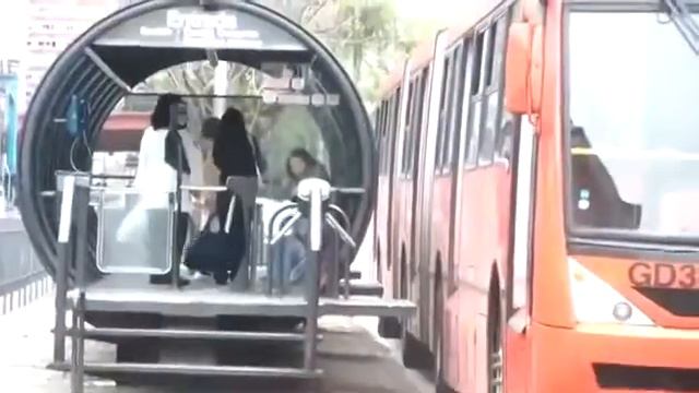 Безопасные остановки для автобуса в Бразилии)))