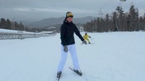 Вот это эмоции! Учу кататься спиной вперёд на горных лыжах в Шерегеше. Пристаю на склоне. 3 часть.