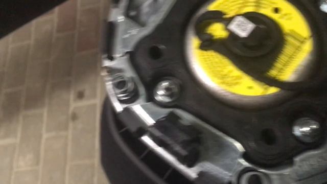 Как снять руль (подушку) на БМВ Ф10 смотреть онлайн