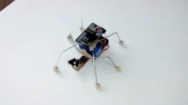 Шестиног (hexapod) на трех сервомашинках. Кафедра АКИТ (Луганск. Украина) смотреть онлайн