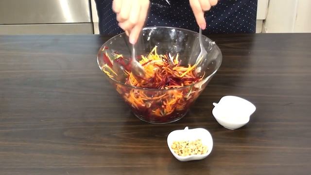 Салат из сырой свеклы и морковки по Тайски. Рецепт быстрого и полезного салата. смотреть онлайн