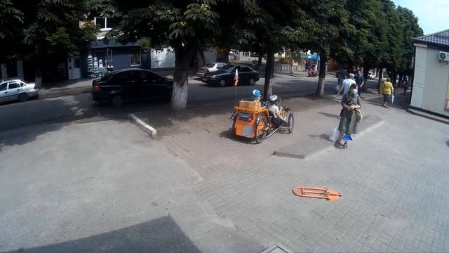 Семья дауншифтера на веломобилях смотреть онлайн