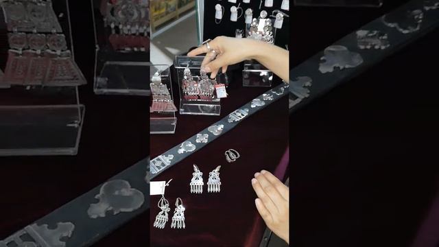 Обзор якутских украшений в нашем магазине Мастерской Петра Алексеева на 5этаже ТЦ СахаЭкспоЦентре смотреть онлайн