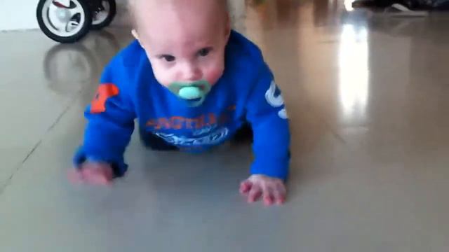 Ян ползет - 9 месяцев смотреть онлайн