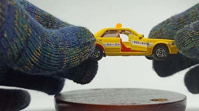 Vintage Tomica 1987 Tomy Toyota Crown no.55 1/63 смотреть онлайн