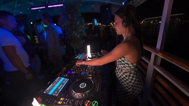 Lisa Marty. Boat party. Afro House; Organic House; Indie Dance 4K HDR смотреть онлайн