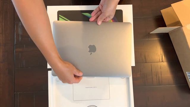 M2 MacBook Pro 13-inch 2022 Unboxing смотреть онлайн