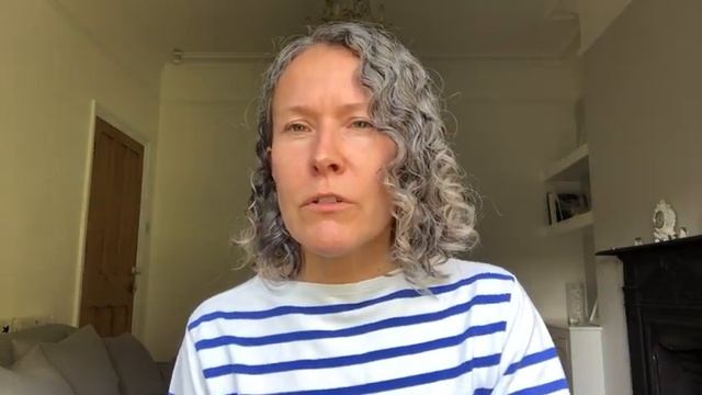 Секрет по уходу за вьющимися волосами от Анны Эшвуд, который знают не все смотреть онлайн