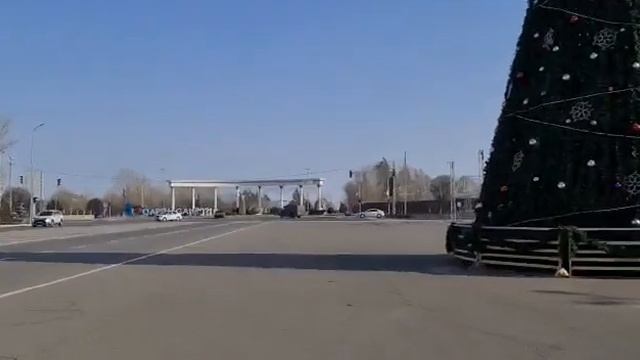 Город Капчагай (Қапшағай) | центральная площадь с ёлкой смотреть онлайн