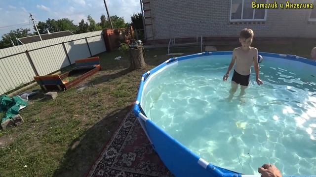 РЕМОНТ СТАРОГО ДОМА СВОИМИ РУКАМИ / ПРИЕХАЛИ ГОСТИ / ОБЕД В ДЕРЕВНЕ С МОЛОДОЙ КАРТОШКОЙ / ВЛОГ смотреть онлайн