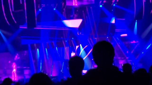 Another One Bites The Dust- Celine Dion Courage World Tour смотреть онлайн