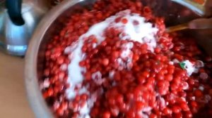 Варенье из вишни, потом через сито...