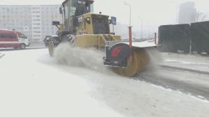 Работа дорожной щеткой фронтального погрузчика Boulder WL33R