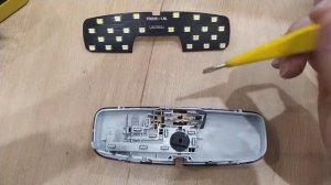 Как снять плафон в салоне (у зеркала) на Ford Focus 2