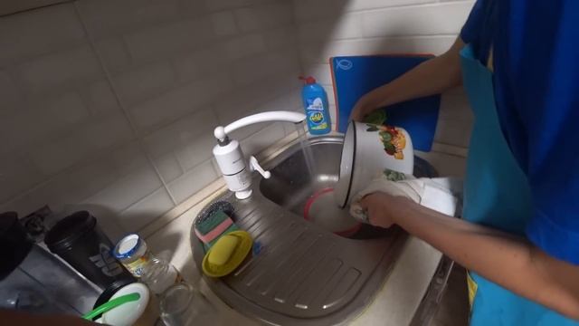 Кто больше съест суши ? Школьник шеф повар приготовил роллы с колбасой смотреть онлайн