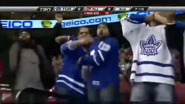 Tyler Bozak 5-3 Penalty Kill Goal смотреть онлайн