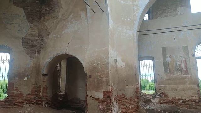 Храм рождества Христова в Курской области, который разрушается уже на протяжении почти ста лет... смотреть онлайн