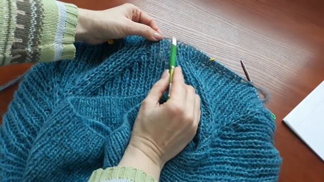 Джемпер патентным узором. Часть 5.